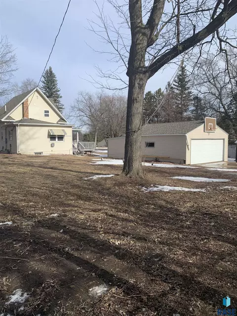 207 E 9th St, Dell Rapids, SD 57022 photo 14