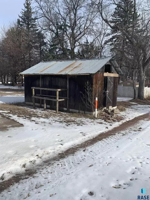 207 E 9th St, Dell Rapids, SD 57022 photo 13