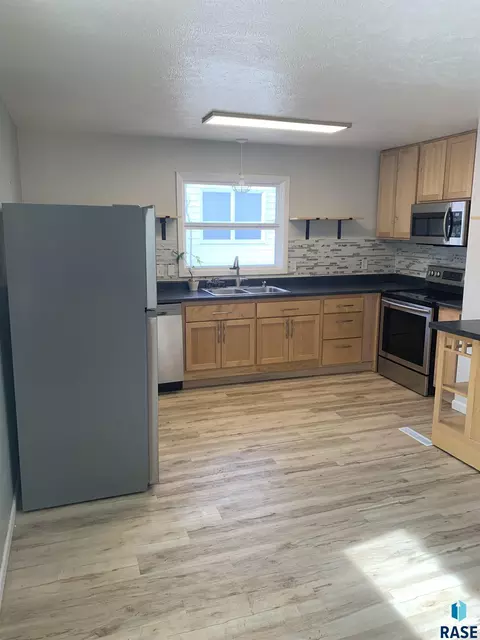 207 E 9th St, Dell Rapids, SD 57022 photo 28