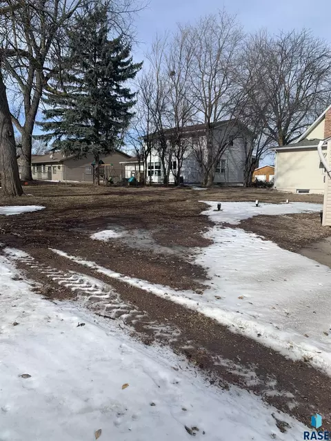 207 E 9th St, Dell Rapids, SD 57022 photo 12