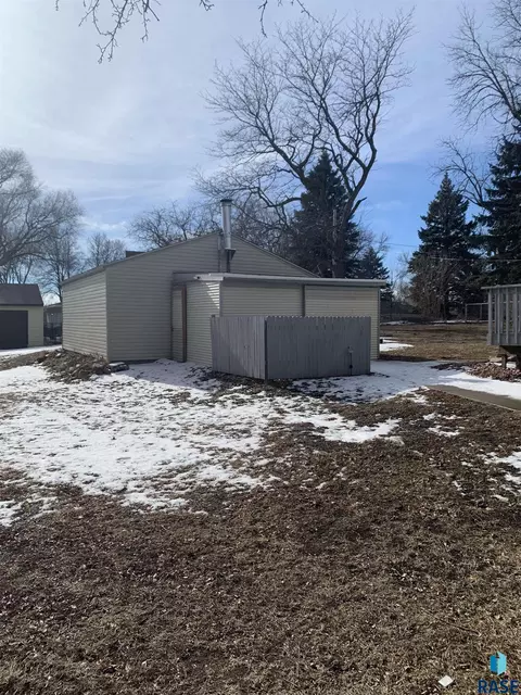 207 E 9th St, Dell Rapids, SD 57022 photo 27