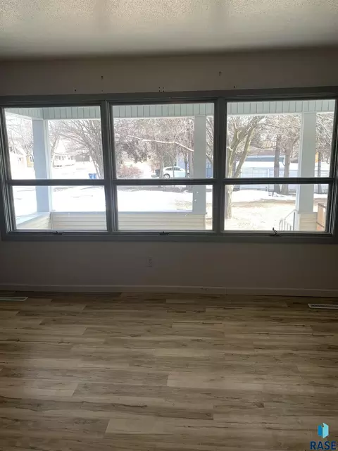 207 E 9th St, Dell Rapids, SD 57022 photo 41