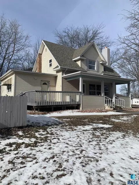 207 E 9th St, Dell Rapids, SD 57022 photo 7