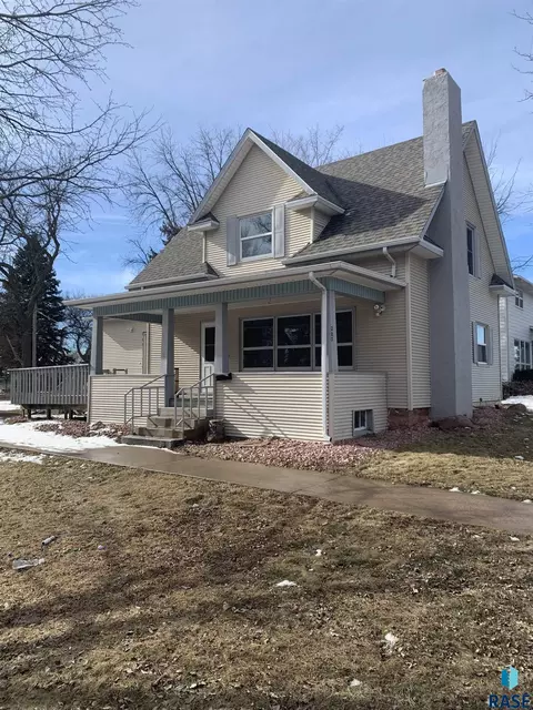 207 E 9th St, Dell Rapids, SD 57022 photo 5