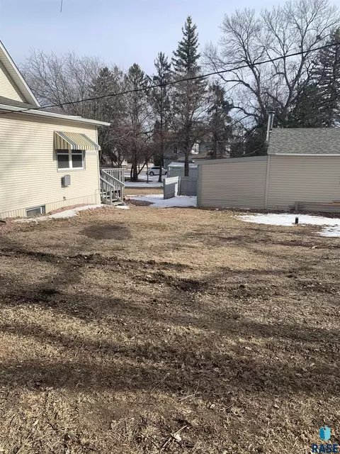 207 E 9th St, Dell Rapids, SD 57022 photo 19