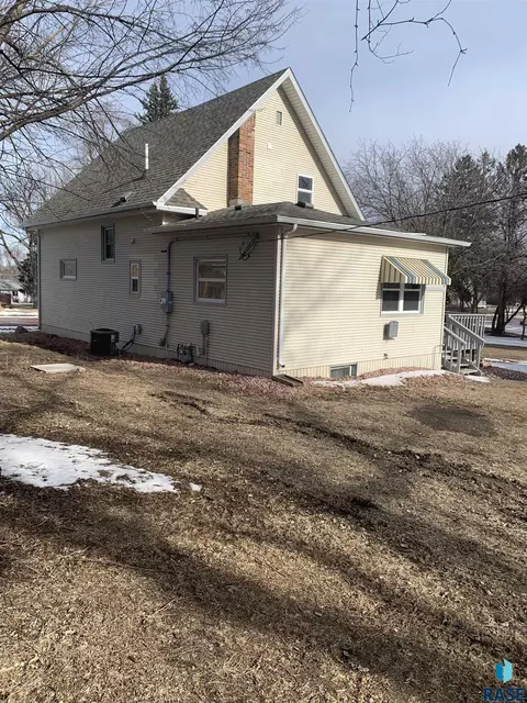 207 E 9th St, Dell Rapids, SD 57022 photo 17