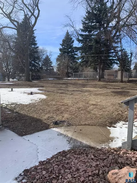 207 E 9th St, Dell Rapids, SD 57022 photo 6
