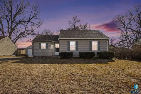 2105 W 21st St, Sioux Falls, SD 57105