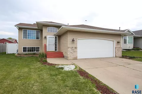 7328 W 51st St, Sioux Falls, SD 57105
