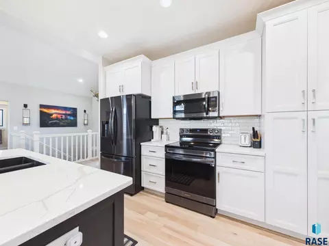 Kitchen - 5408 E 64th St, Sioux Falls, SD 57108 photo 2 of 3