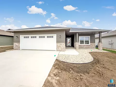 Exterior - 2405 E Tinley St, Brandon, SD 57005 photo 2 of 5