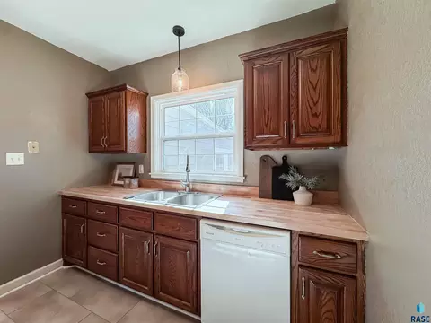 484 E 2nd St, Parker, SD 57053 photo 19