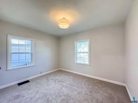 484 E 2nd St, Parker, SD 57053 photo 28