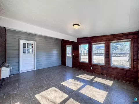 484 E 2nd St, Parker, SD 57053 photo 33