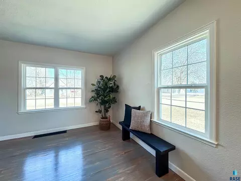 484 E 2nd St, Parker, SD 57053 photo 14