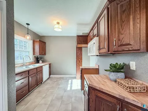 484 E 2nd St, Parker, SD 57053 photo 17