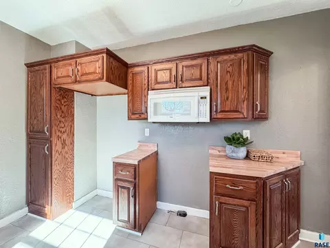 484 E 2nd St, Parker, SD 57053 photo 18