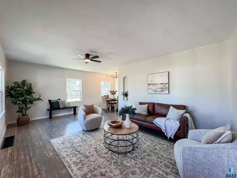484 E 2nd St, Parker, SD 57053 photo 4