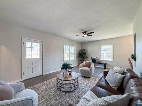 484 E 2nd St, Parker, SD 57053 photo 5