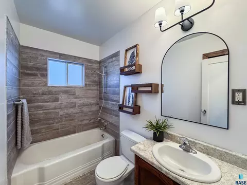 484 E 2nd St, Parker, SD 57053 photo 25