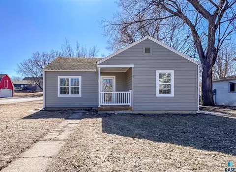 484 E 2nd St, Parker, SD 57053 photo 2
