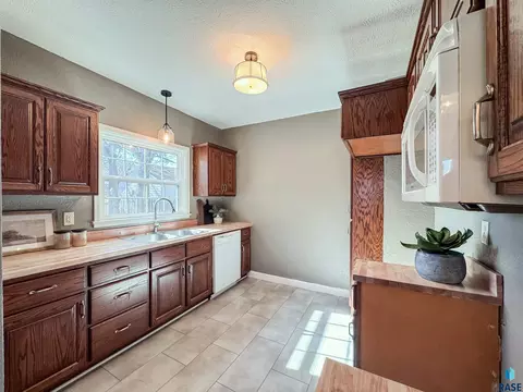 484 E 2nd St, Parker, SD 57053 photo 20