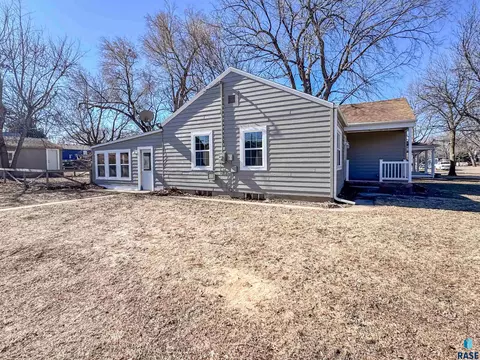 484 E 2nd St, Parker, SD 57053 photo 38