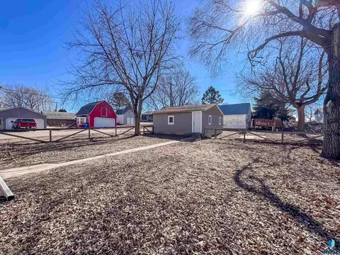 484 E 2nd St, Parker, SD 57053 photo 43