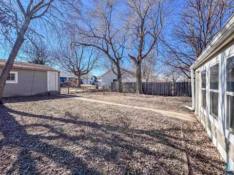 484 E 2nd St, Parker, SD 57053 photo 44