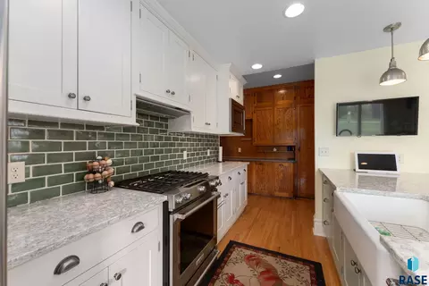 Kitchen - 25681 Ditch Rd, Renner, SD 57055 photo 4 of 7