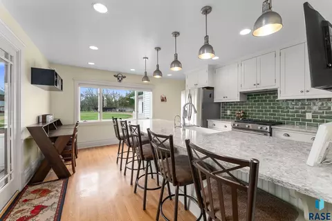 Kitchen - 25681 Ditch Rd, Renner, SD 57055 photo 2 of 7
