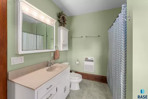 Bath - 25681 Ditch Rd, Renner, SD 57055 photo 5 of 5