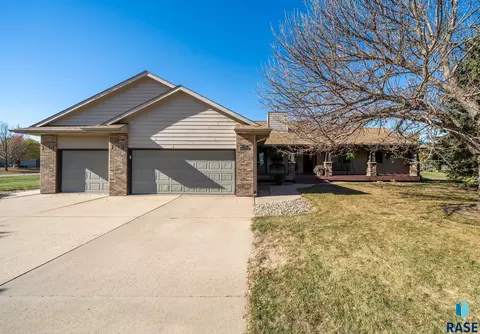 27121 Morning Glory Ave, Harrisburg, SD 57032