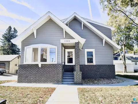 1205 S 7th Ave, Sioux Falls, SD 57105