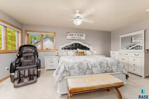 Bedroom - 6008 Sunset Blvd, Madison, SD 57042 photo 2 of 10