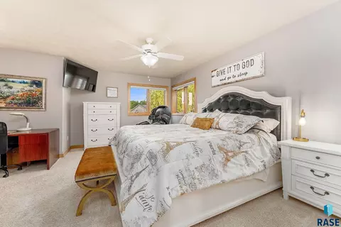 Bedroom - 6008 Sunset Blvd, Madison, SD 57042 photo 1 of 10