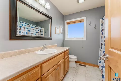 Bath - 6008 Sunset Blvd, Madison, SD 57042 photo 5 of 6