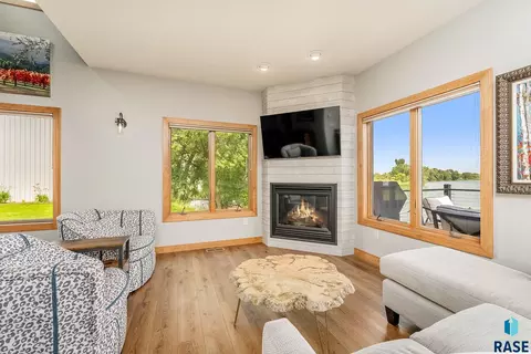 Living - 6008 Sunset Blvd, Madison, SD 57042 photo 2 of 4