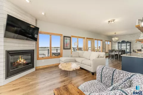 Living - 6008 Sunset Blvd, Madison, SD 57042 photo 1 of 4