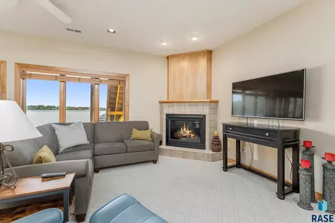 Living - 6008 Sunset Blvd, Madison, SD 57042 photo 4 of 4