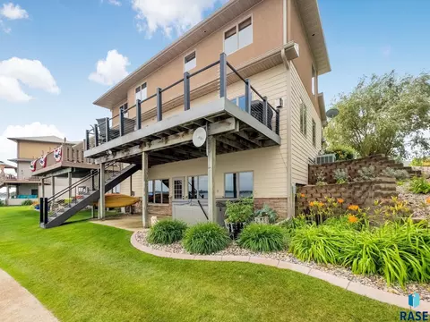 Exterior - 6008 Sunset Blvd, Madison, SD 57042 photo 4 of 7