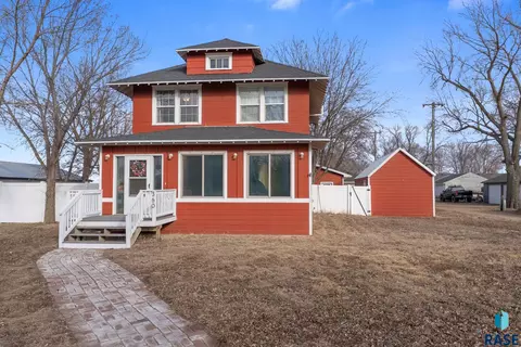 360 N Cedar Ave, Parker, SD 57053