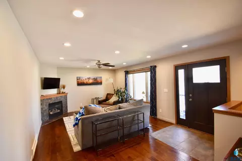 1309 E 26th St, Sioux Falls, SD 57105 photo 2