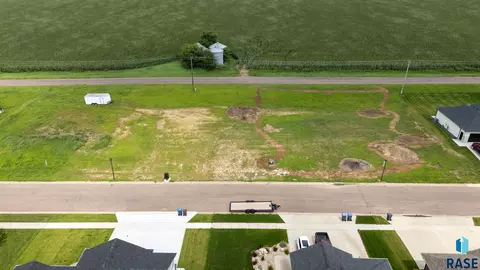 429 W 5th St, Crooks, SD 57020 photo 2