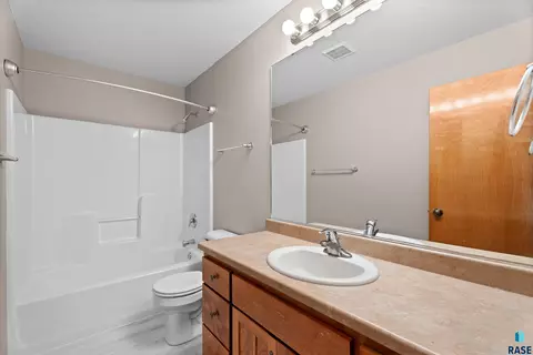 5209 S Mayo Ave, Sioux Falls, SD 57106 photo 15