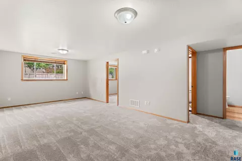 5209 S Mayo Ave, Sioux Falls, SD 57106 photo 23