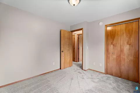5209 S Mayo Ave, Sioux Falls, SD 57106 photo 17