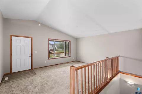 5209 S Mayo Ave, Sioux Falls, SD 57106 photo 7