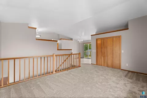 5209 S Mayo Ave, Sioux Falls, SD 57106 photo 9
