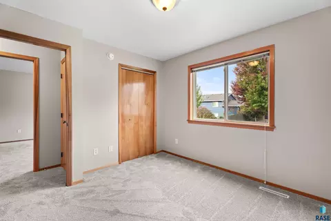 5209 S Mayo Ave, Sioux Falls, SD 57106 photo 18
